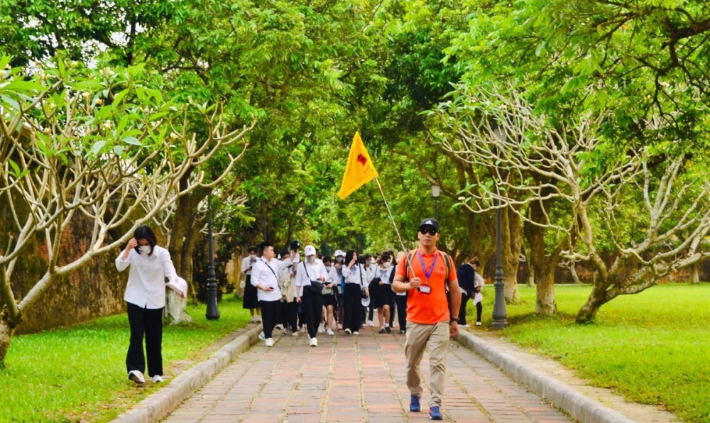 Mùa hè "làm không hết việc" của ngành du lịch