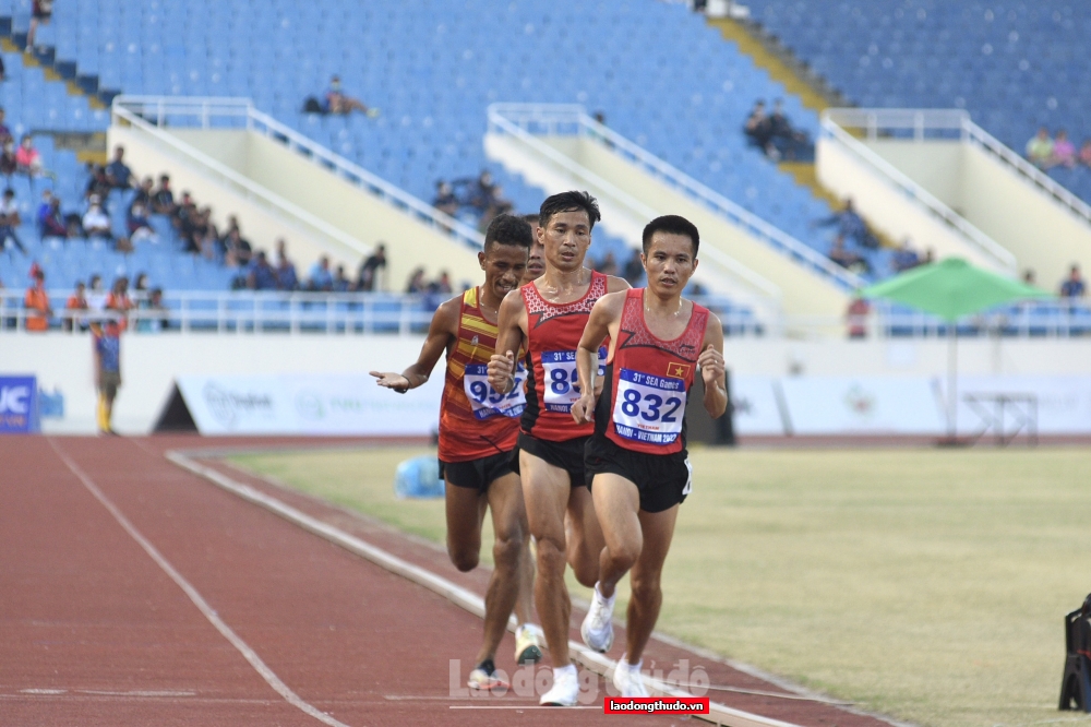 SEA Games 31: Nguyễn Văn Lai bứt tốc ngoạn mục giành HCV nội dung 10.000m nam