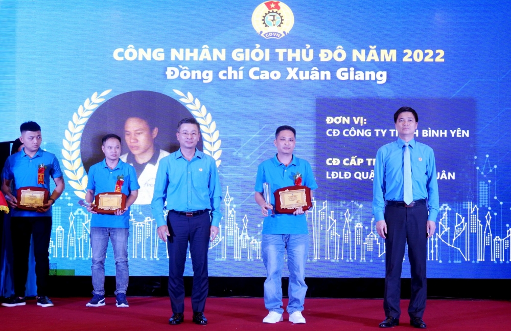 Trực tuyến Lễ tuyên dương 100 “Công nhân giỏi Thủ đô” năm 2022