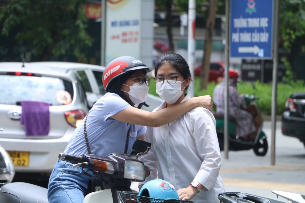 Kết thúc môn thi Ngoại ngữ, thí sinh vui mừng vì đề vừa sức