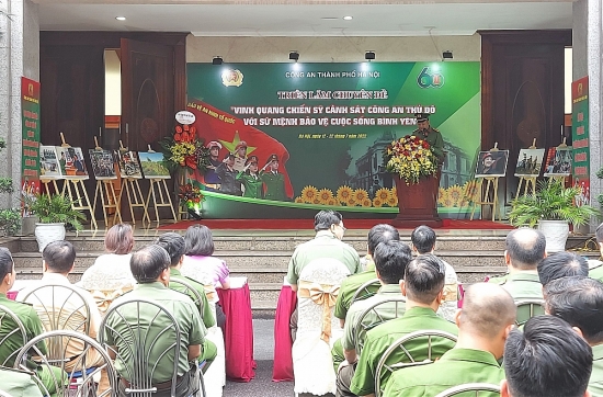 Khai mạc triển lãm "Vinh quang chiến sĩ Cảnh sát Công an Thủ đô"