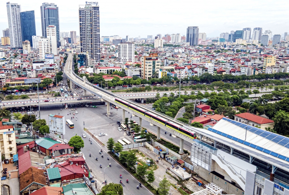 Hối hả trên những công trình chờ ngày về đích