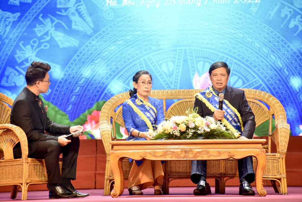 TRỰC TUYẾN: Lễ trao tặng Giải thưởng Nguyễn Văn Linh lần thứ III năm 2022: Tôn vinh những cán bộ Công đoàn dám nghĩ, dám làm