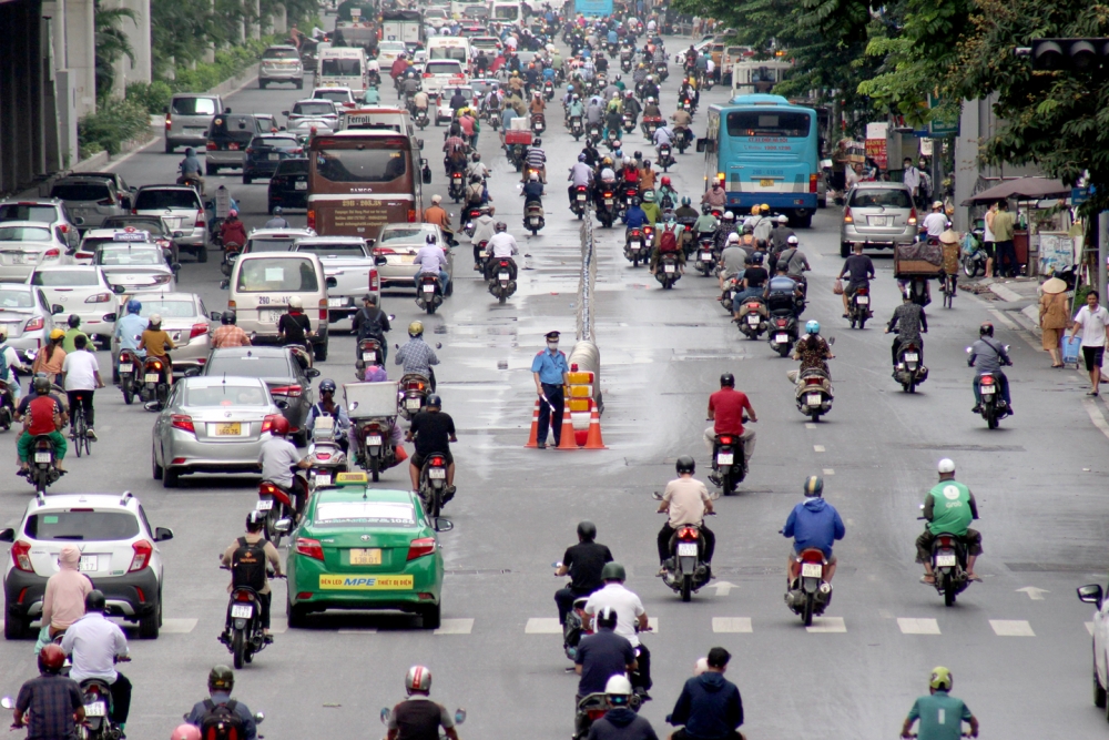 Từ việc phân làn giao thông trục đường Nguyễn Trãi: Không làm quyết liệt, thí điểm khó thành công!