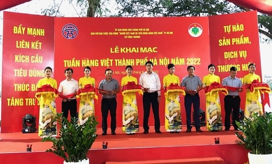 Hơn 100 gian hàng tham gia Tuần hàng Việt thành phố Hà Nội năm 2022 tại Long Biên