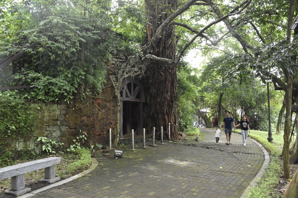 Vẻ đẹp bình yên nơi Thành cổ Sơn Tây