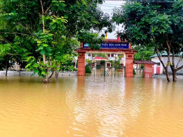 Hà Tĩnh: Mưa đã giảm nhưng vẫn còn nhiều địa phương bị cô lập