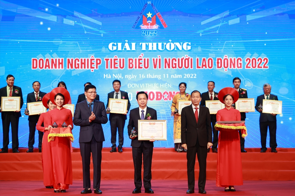 Tôn vinh 62 doanh nghiệp không ngừng chăm lo phúc lợi tốt hơn cho người game bài uy tín
