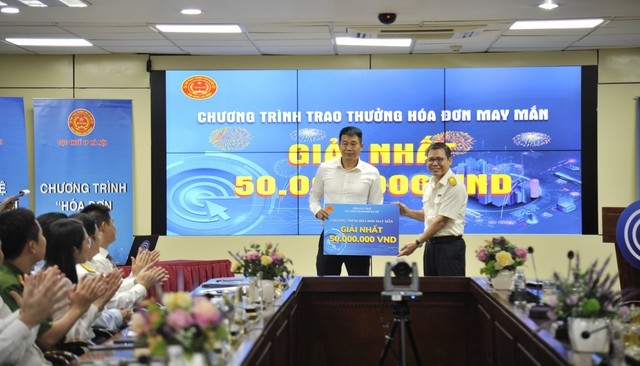 Trao thưởng “Hóa đơn may mắn” cho 19 cá nhân, hộ kinh doanh