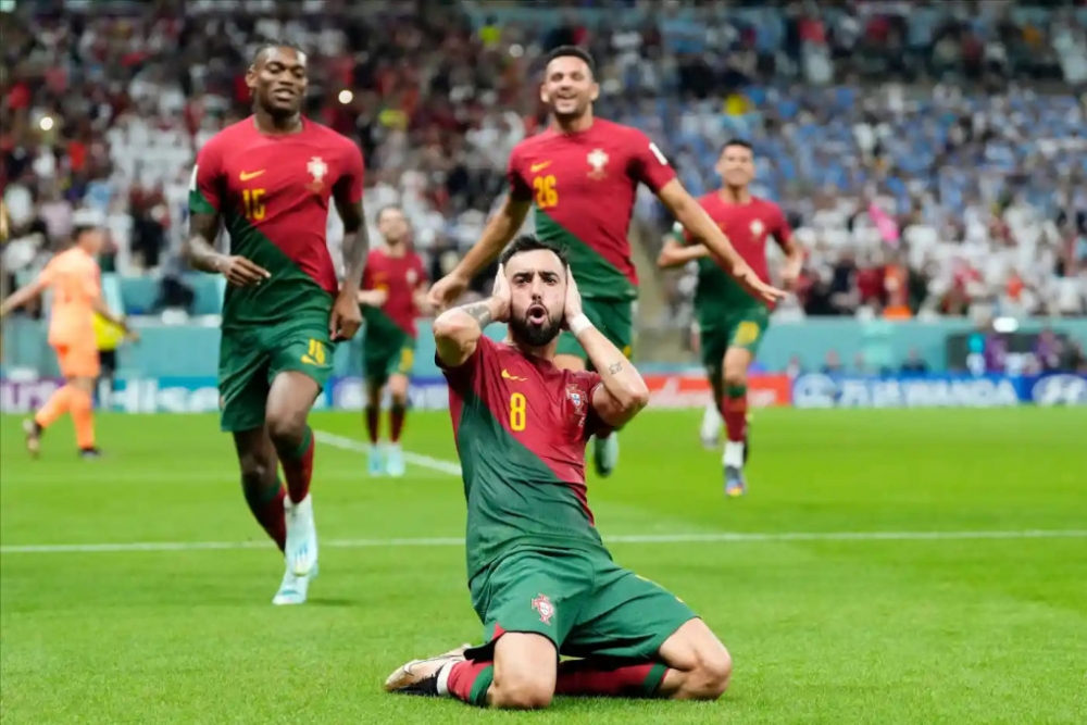 Bruno Fernandes lập cú đúp, Bồ Đào Nha đoạt vé sớm