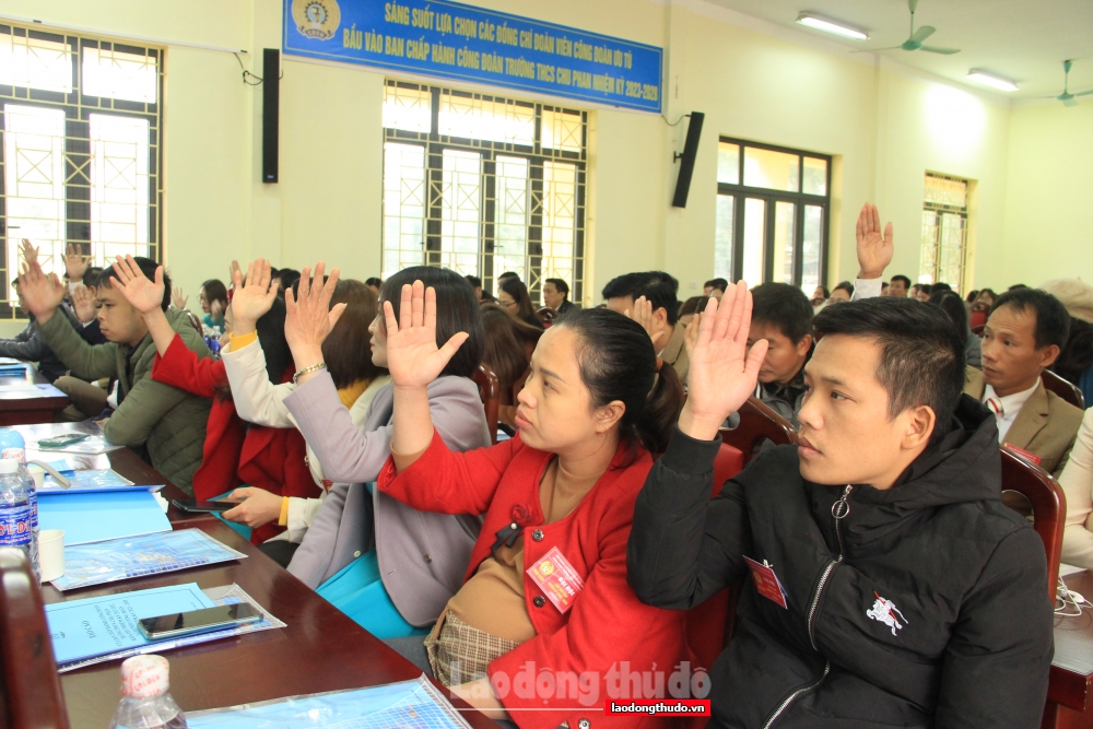 Công đoàn đồng hành cùng chuyên môn vượt khó