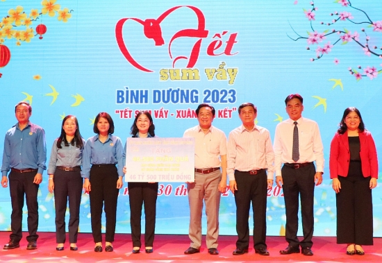 Đầm ấm chương trình "Tết sum vầy Bình Dương năm 2023"