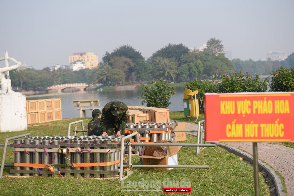 Có gì bên trong trận địa pháo hoa tại khu vực công viên Thống Nhất?