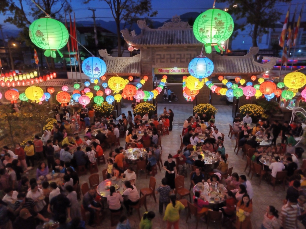 Chị Mai Thanh (ngụ Thành phố Nha Trang, Khánh Hòa) cho biết, lý do khiến chị ăn chay Rằm tháng giêng vì năm nay chị gặp sao hạn không tốt. Thêm nữa, cũng trong năm nay con chị sẽ tốt nghiệp Đại học nên chị ăn chay cầu may mắn: “Biết rằng ăn chay dịp này c