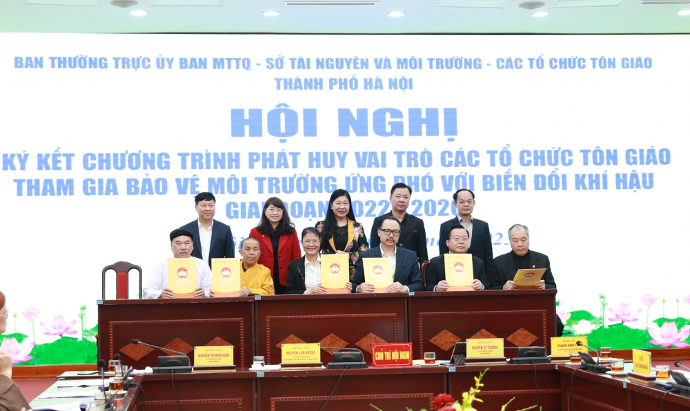 Phát huy vai trò của các tổ chức tôn giáo Thủ đô trong xây dựng khối đại đoàn kết toàn dân