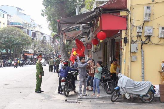 Nỗ lực tìm lại vỉa hè cho người đi bộ