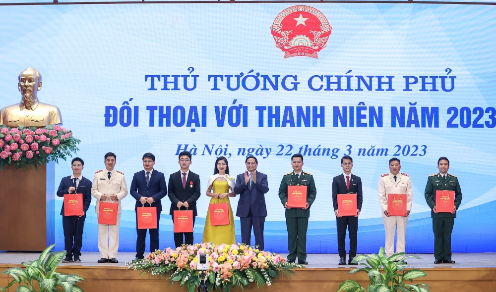 Phát huy hơn nữa tinh thần 