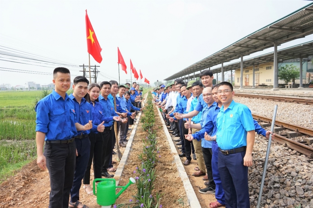 Phát động phong trào “Đường tàu - Đường hoa” tại Cụm đường sắt khu vực Vinh