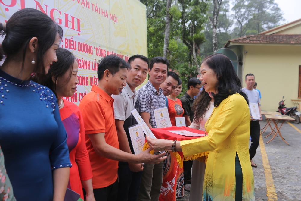 Đẩy mạnh phong  trào thi đua đạt danh hiệu “Công nhân giỏi”