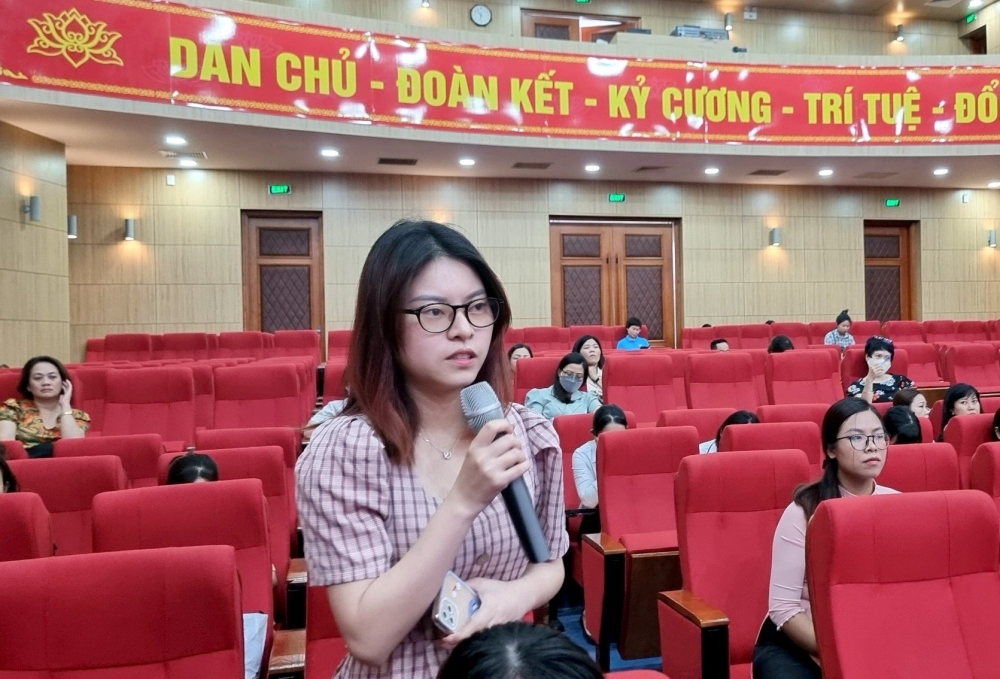 TRỰC TUYẾN HÌNH ẢNH: Gần 300 đoàn viên và người game bài uy tín
 đối thoại, giao lưu về chế độ tiền lương và bảo hiểm xã hội