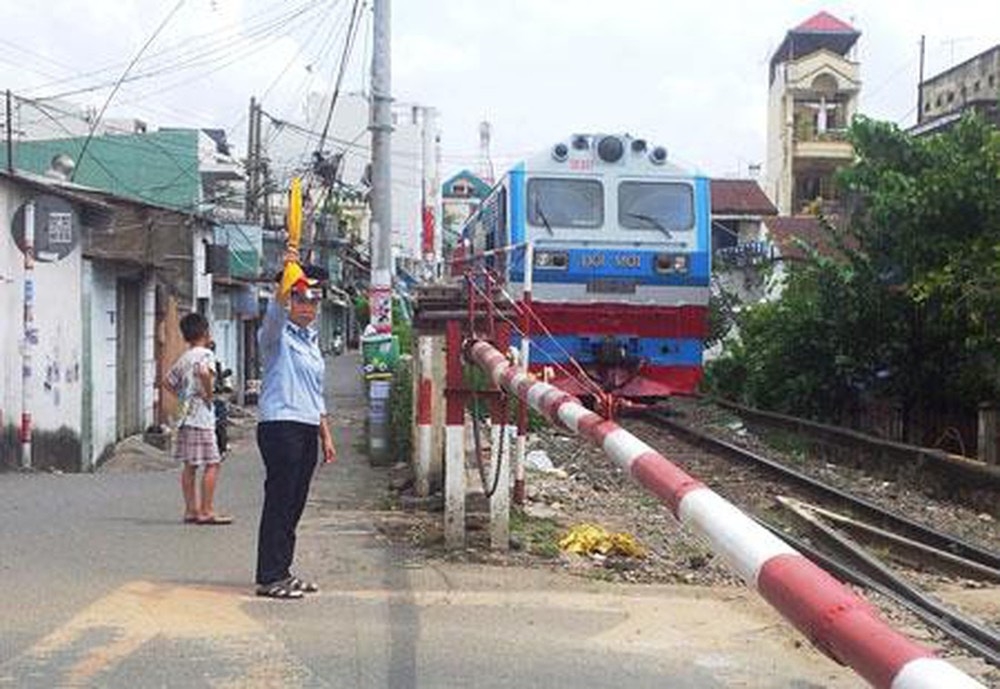 TP.HCM: Bảo đảm trật tự an toàn giao thông đường sắt