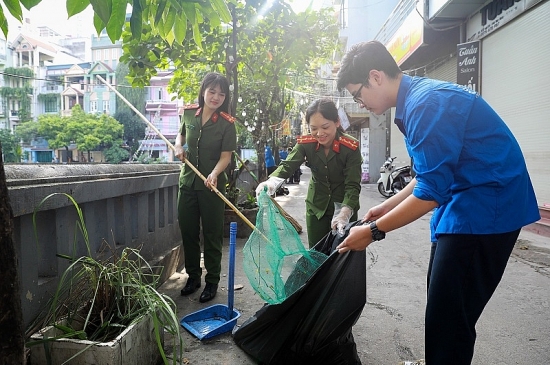 Quận Cầu Giấy: Hơn 150 tình nguyện viên ra quân đảm bảo an ninh trật tự và vệ sinh môi trường