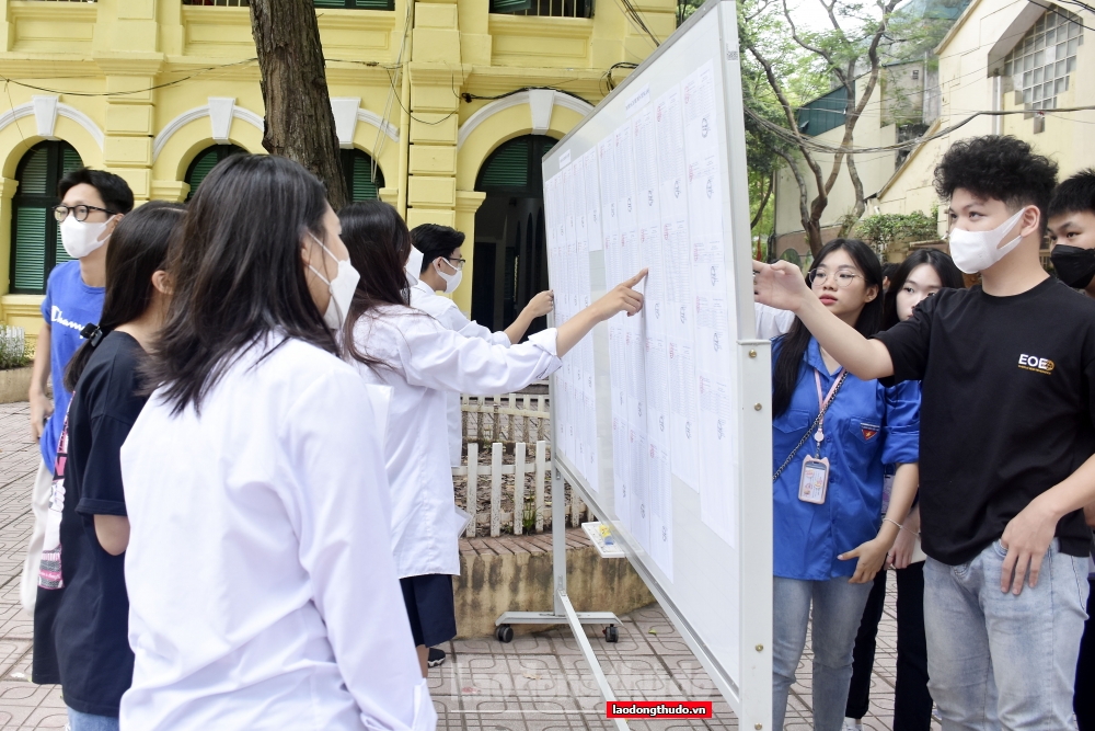 Chiều nay (27/6), thí sinh làm thủ tục dự thi tốt nghiệp Trung học phổ thông