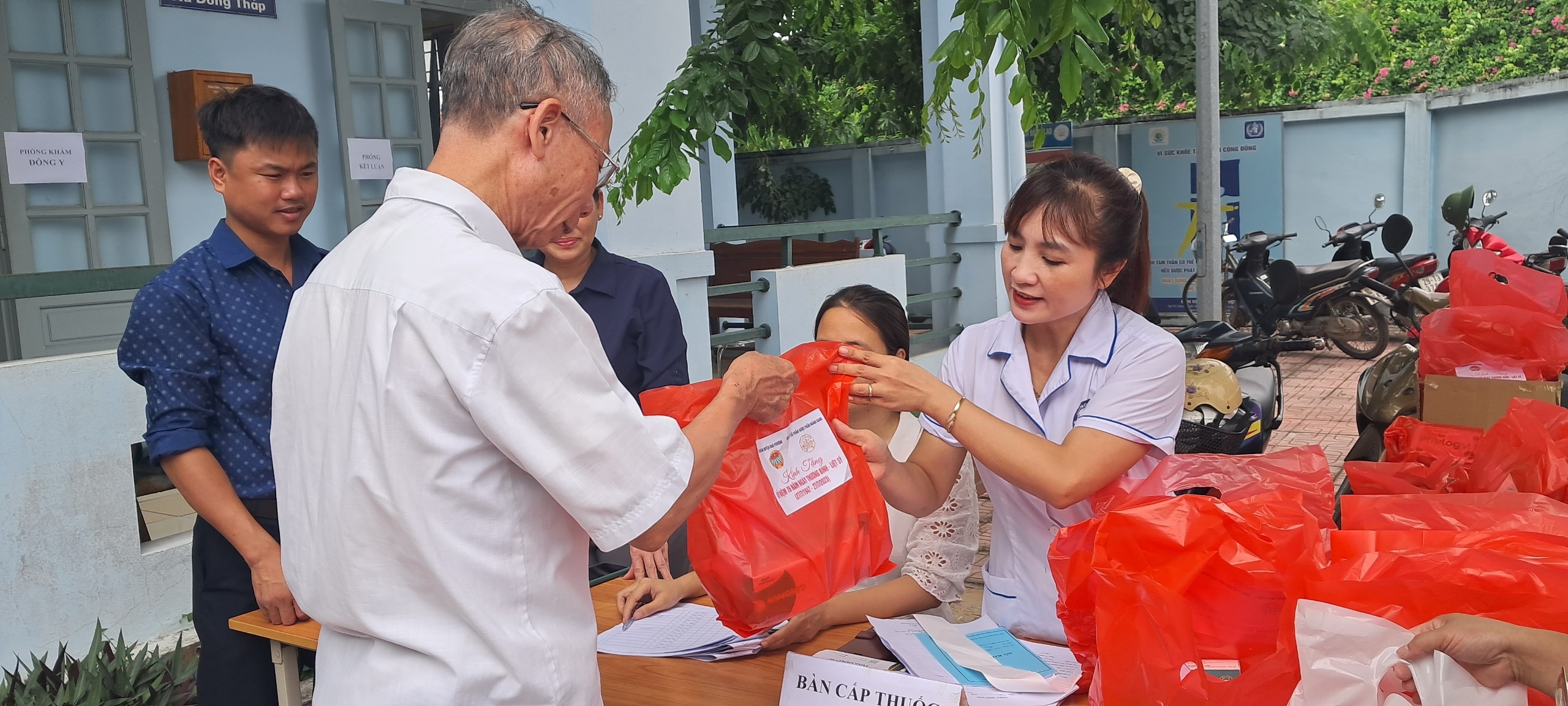 Hội Nông dân huyện Đan Phượng tri ân người có công với cách mạng