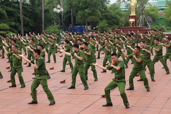 Quận Nam Từ Liêm: Kiểm tra tập huấn điều lệnh, võ thuật Công an nhân dân năm 2023