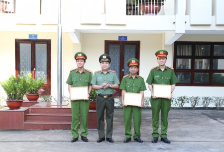 Khen thưởng các đơn vị phá án nhanh vụ giết nữ chủ tiệm tóc ở Đồng Nai