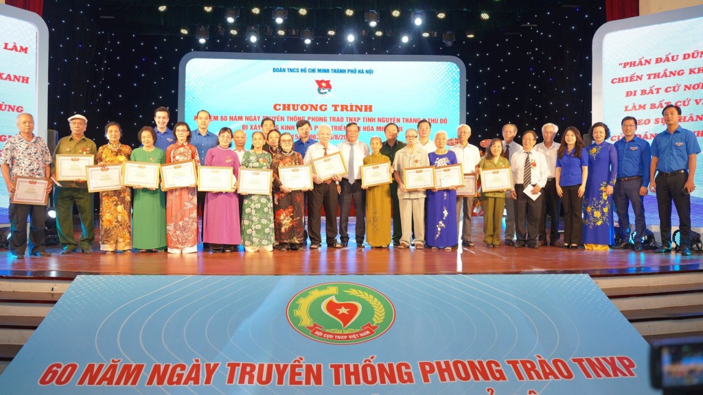 Kỷ niệm 60 năm Ngày truyền thống phong trào Thanh niên xung phong tình nguyện Tháng 8 Thủ đô