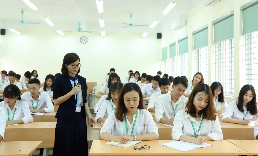 Để giảm gánh nặng học phí đại học