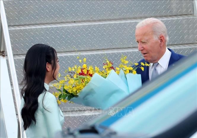 Tổng thống Hoa Kỳ Joe Biden đến Hà Nội, bắt đầu chuyến thăm cấp Nhà nước tới Việt Nam