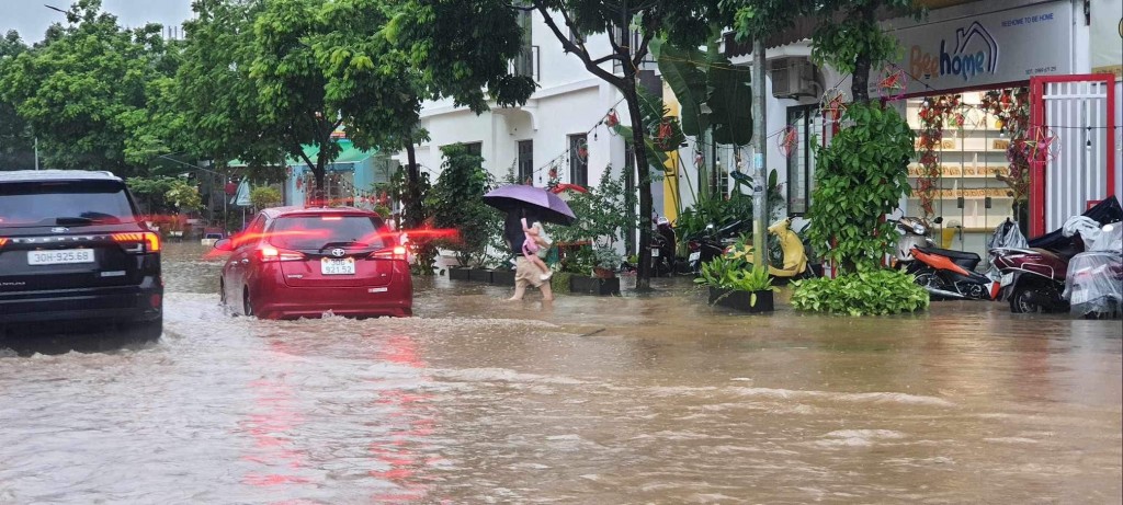 Hà Nội: Khẩn trương khắc phục úng ngập, đảm bảo an toàn giao thông