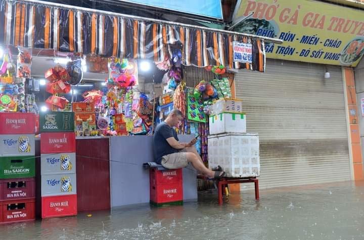 Hà Nội: Khẩn trương khắc phục úng ngập, đảm bảo an toàn giao thông