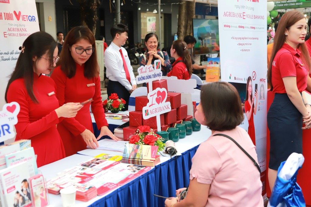 Nhân rộng mô hình thanh toán không dùng tiền mặt