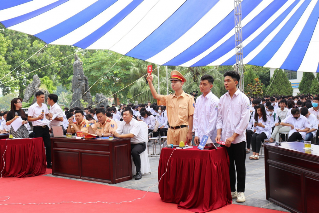 Ba Vì: Nâng cao kiến thức về an toàn giao thông cho học sinh, sinh viên