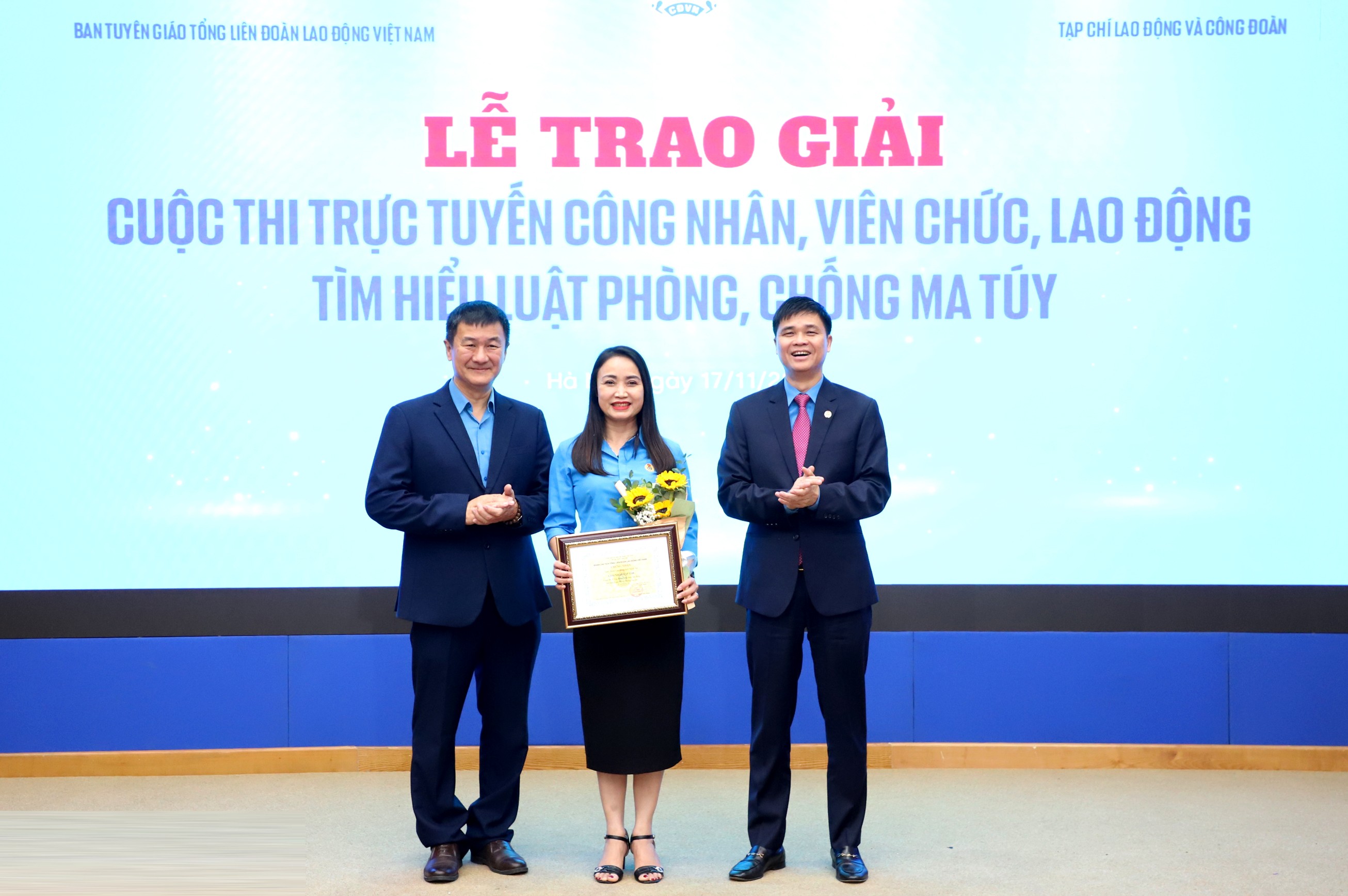 Trao giải thưởng Cuộc thi viết “Vòng tay Công đoàn” lần thứ III