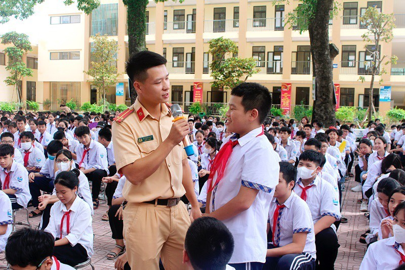 Đẩy mạnh tuyên truyền an toàn giao thông trong học đường