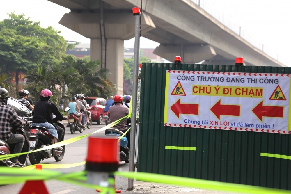 Hà Nội: 100 dự án đang quây tôn trên đường, khiến giao thông càng ùn tắc