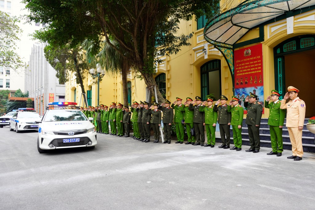 Công an Hà Nội ra quân bảo đảm an ninh trật tự dịp Tết Nguyên đán