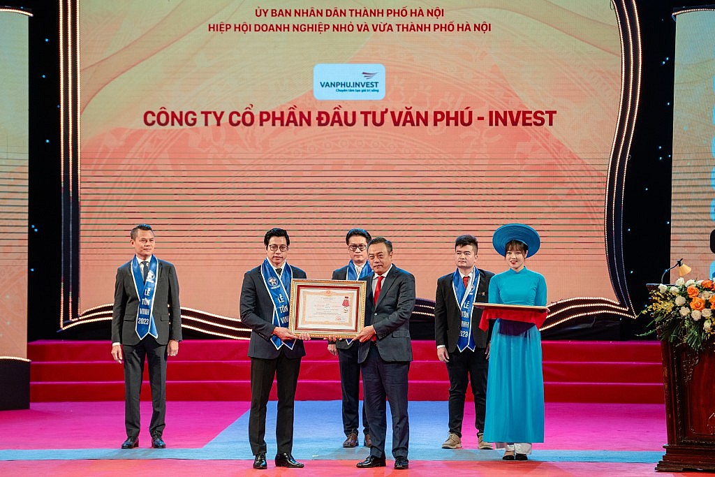 Văn Phú - Invest đón nhận Huân chương game bài uy tín
 hạng Ba