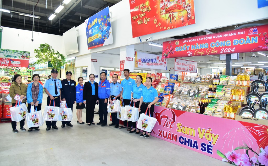 Tổ chức “Quầy hàng Công đoàn” tại Mega Market Hoàng Mai