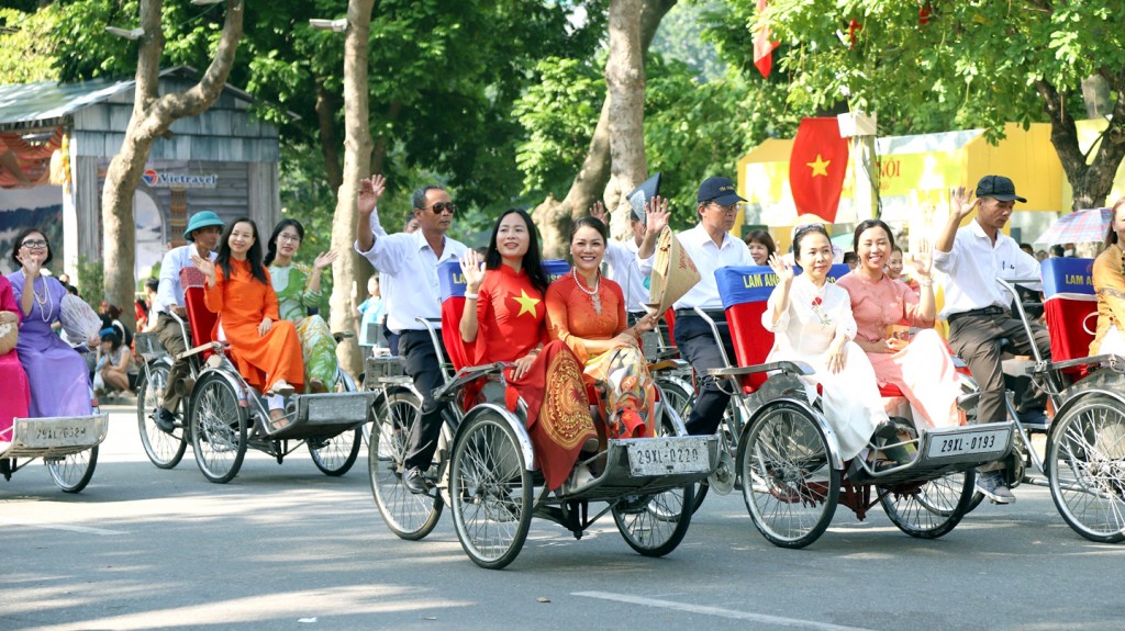 Du lịch Thủ đô “đâm chồi biếc”