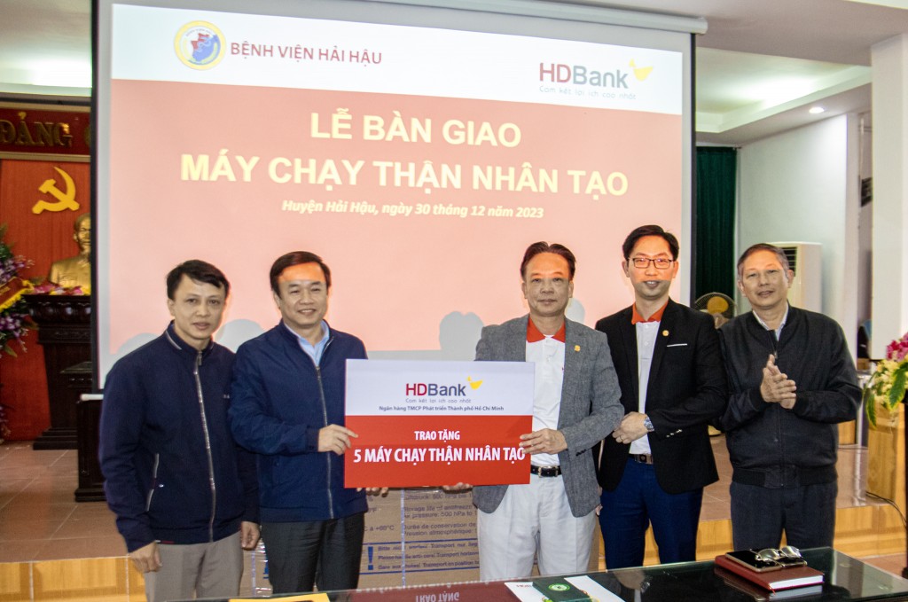 HDBank mang Tết sớm đến với đồng bào bản Puôi