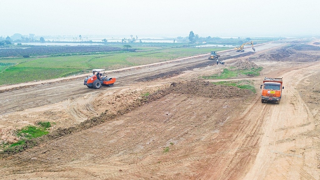 Tình hình kinh tế - xã hội và phát triển giao thông Hà Nội có nhiều chuyển biến