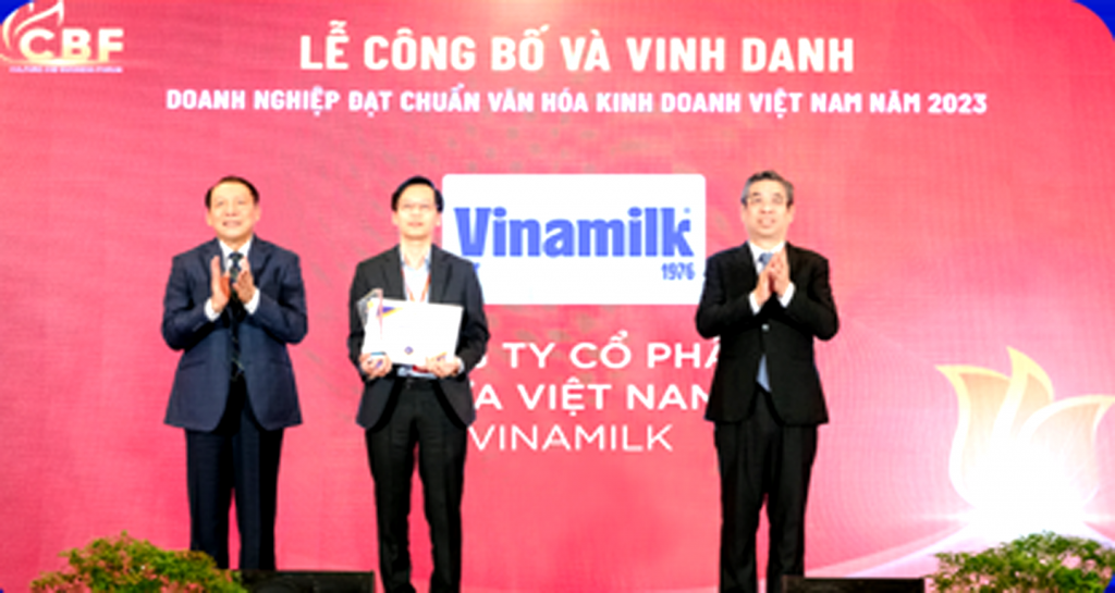 Vinamilk được vinh danh “Doanh nghiệp đạt chuẩn văn hoá kinh doanh Việt Nam”