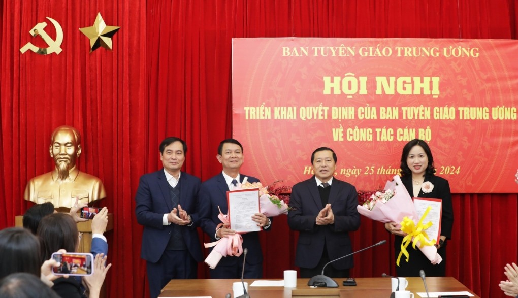 Ban Tuyên giáo Trung ương triển khai quyết định về công tác cán bộ