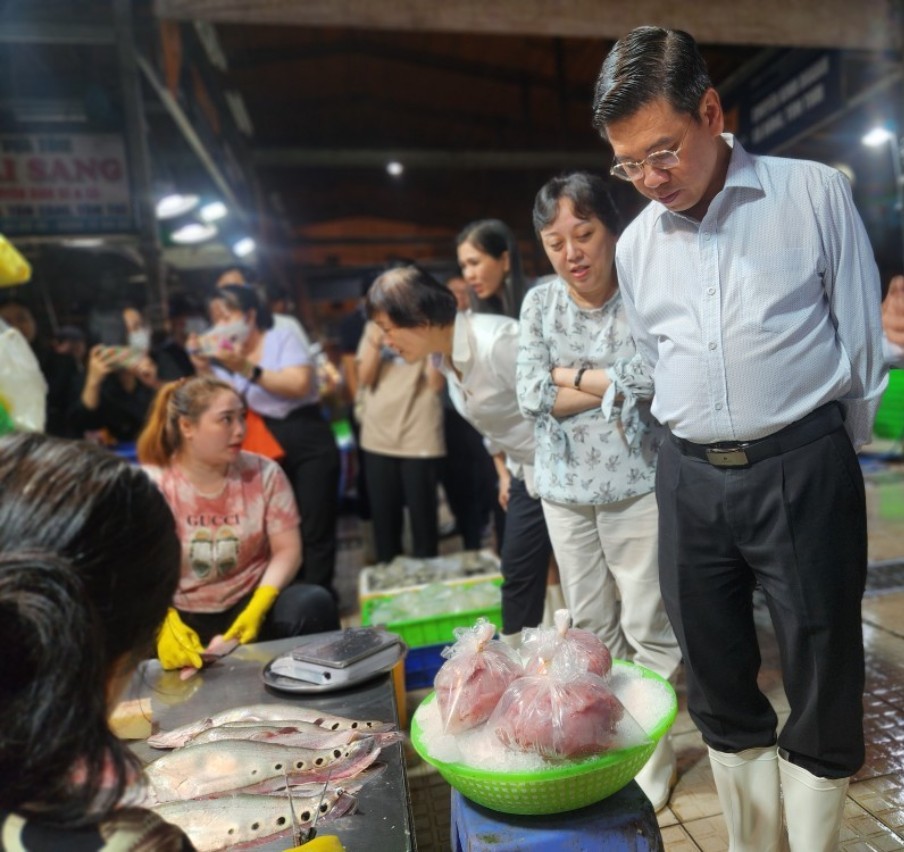 Sở An toàn thực phẩm “vi hành” đầu năm: Xây thực phẩm sạch, chống thực phẩm bẩn