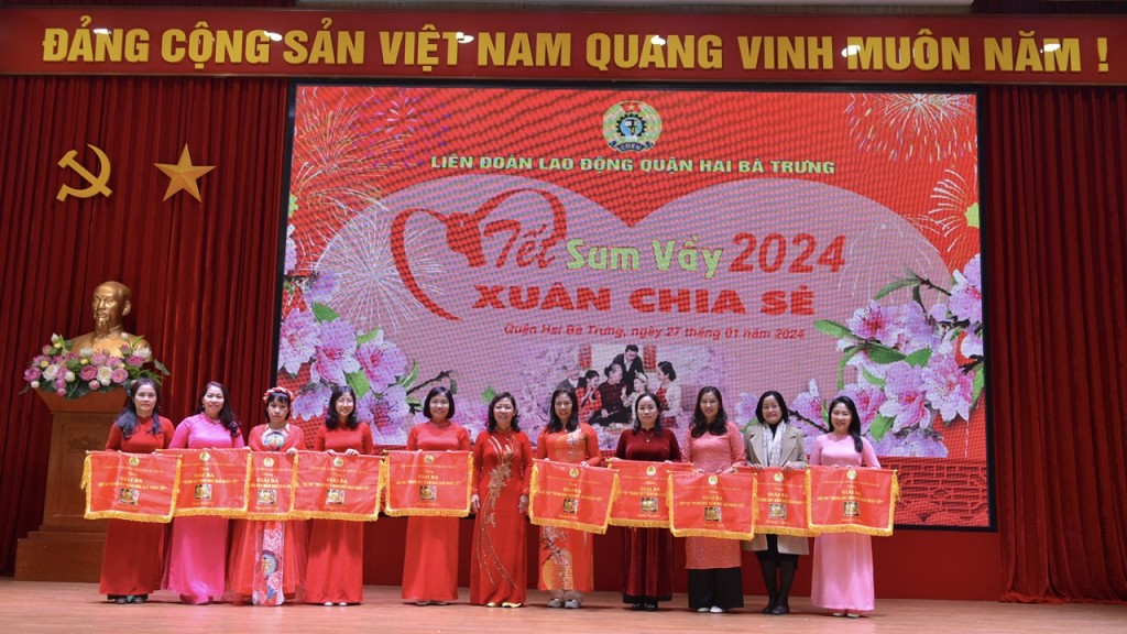 LĐLĐ quận Hai Bà Trưng: Mang “Tết sum vầy - Xuân chia sẻ” đến với đoàn viên, người game bài uy tín
